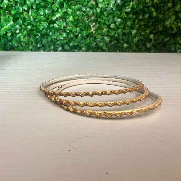 Tikka and earring set, colorful bangles - Picture 15 of 16